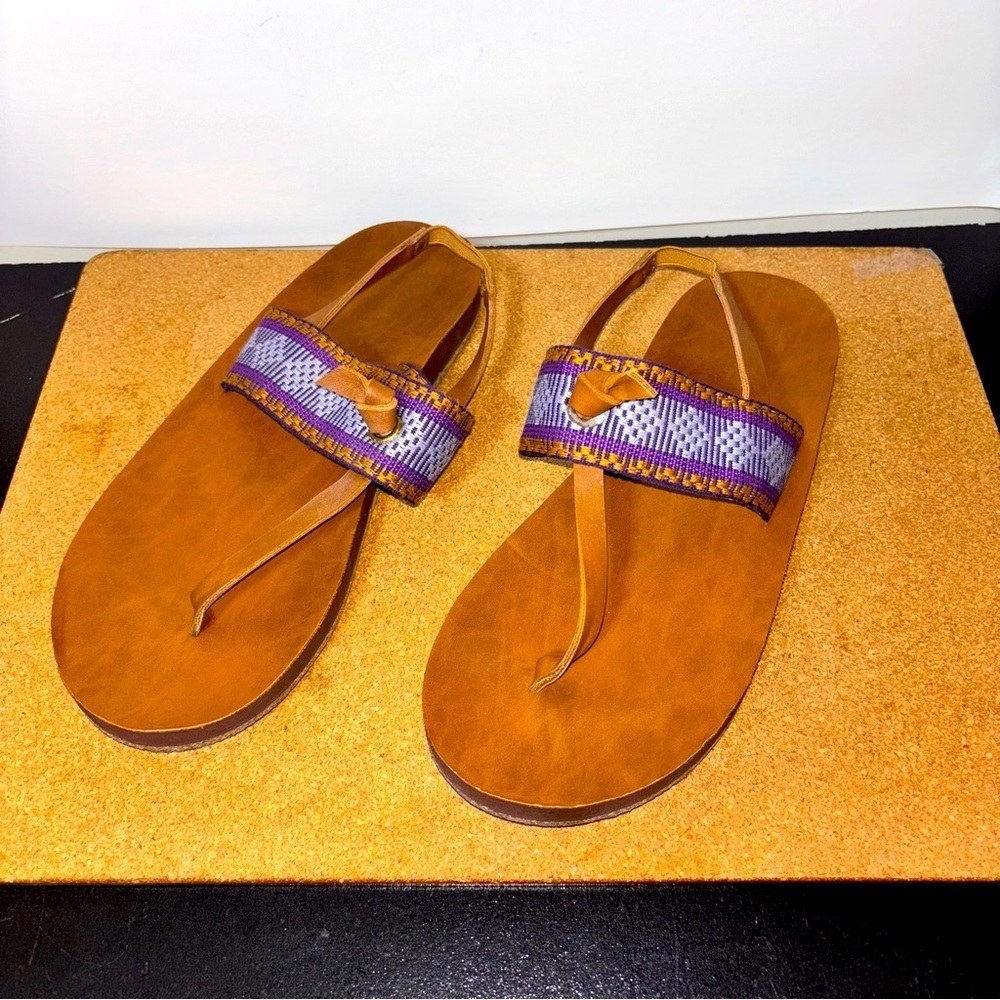 💐Feelgoodz Tan Vegan Leather Sandals Women's 9 Shimmery Purple Strap Back Strap